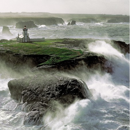 Gale warning on Pointe des Poulains lighthouse in Belle-Ile