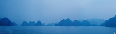 Photo The Along Bay, Vietnam par Philip Plisson