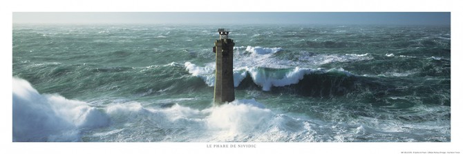 Photo Le phare de Nividic devant Ouessant, Finistère par Guillaume Plisson