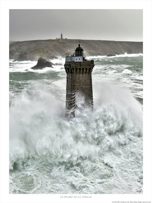Photo Le phare de la Vieille devant la Pointe du Raz, Bretagne par Philip Plisson