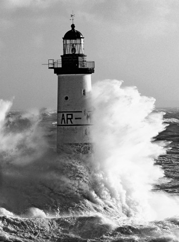 Photo Le phare d'Ar-Men en noir & blanc par Guillaume Plisson