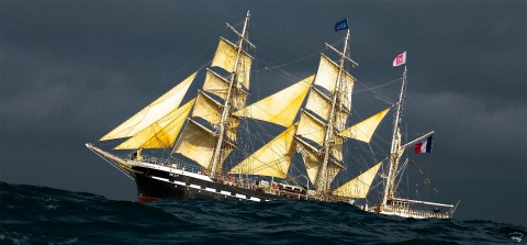 Photo The three-masted ship Belem in the Swell par Philip Plisson