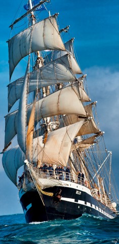 Photo Under the bow of Belem, the last French three-masted barque par Philip Plisson