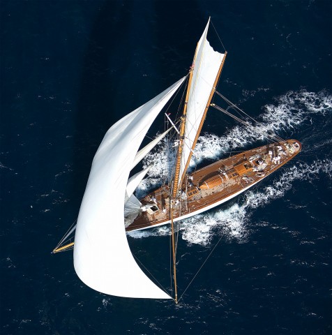 Photo Classic yacht seen from the sky par Guillaume Plisson