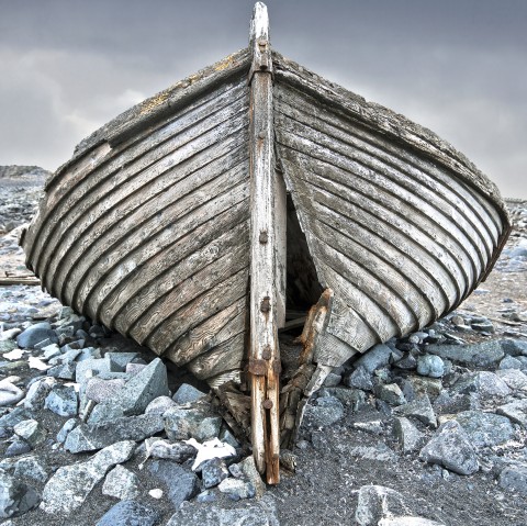 Photo Abandoned whaleboat in South Georgia. par Philip Plisson