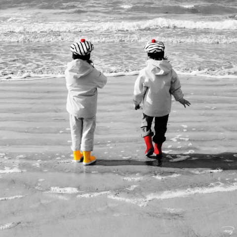 Photo Enfants sur la plage par Philip Plisson