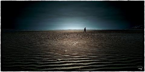 Photo Silhouette on the beach par Philip Plisson