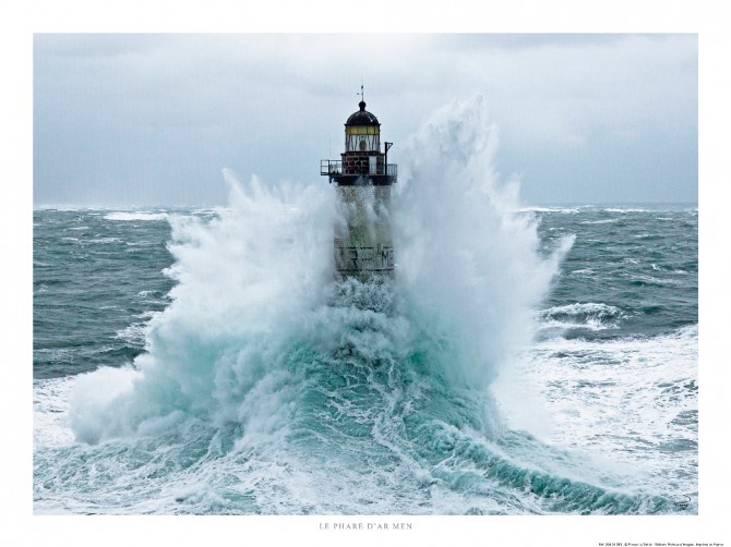 Photo Le phare d'Ar Men sous les vagues, Bretagne par Philip Plisson