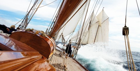 Photo Aboard Mariquita, classic yacht par Philip Plisson