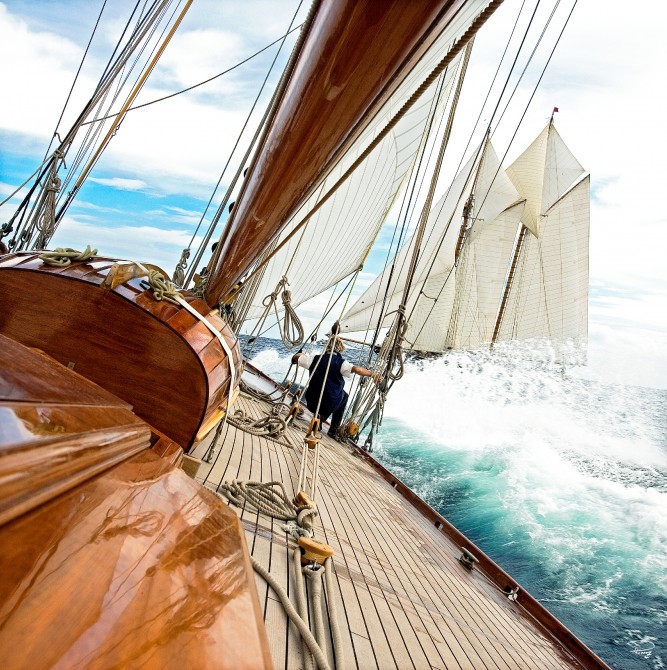 Photo A bord de Mariquita, classique yacht par Philip Plisson