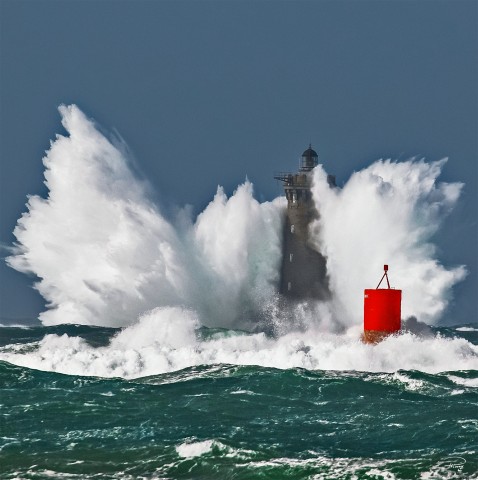 Photo Tempête sur le phare du Four, Finistère par Philip Plisson