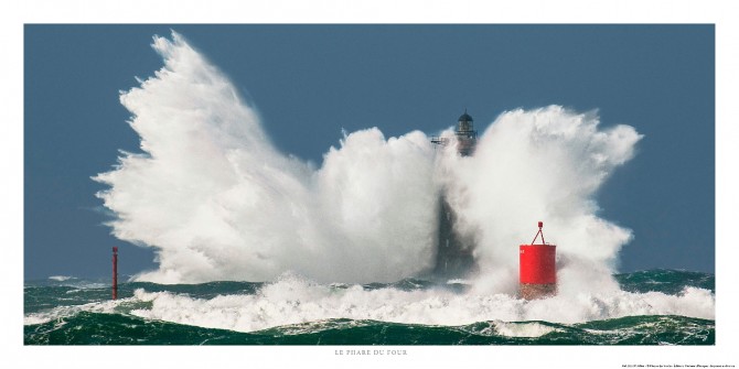 Photo Vagues à l'assaut du phare du Four par Philip Plisson