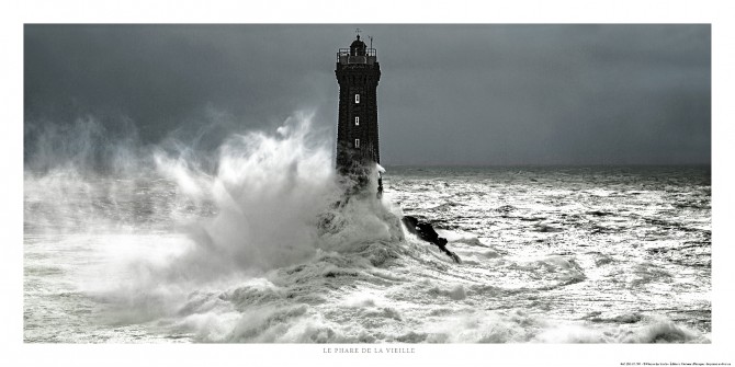 Photo Le phare de la Vieille, mer d'Iroise par Philip Plisson