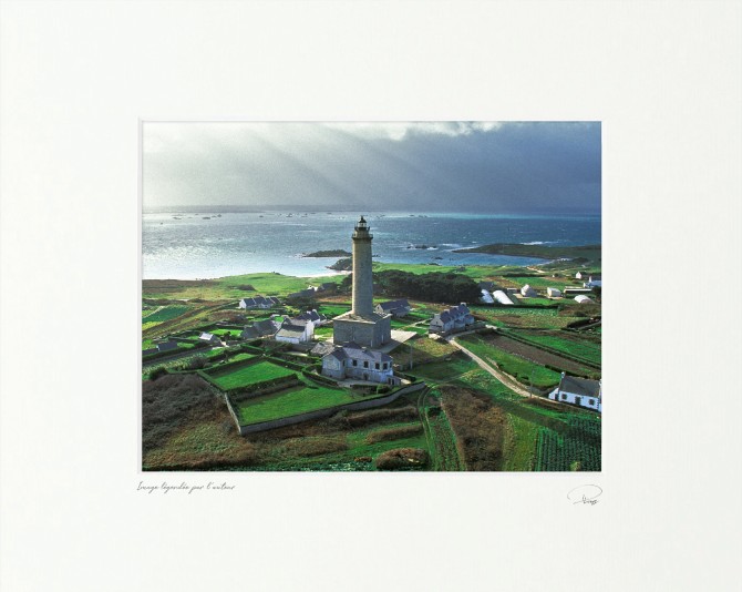 Photo Le phare de l'île de Batz, Finistère, Bretagne par Philip Plisson