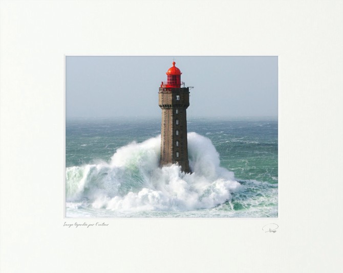 Photo Le phare de La Jument, Ouessant, Bretagne par Philip Plisson