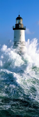 Photo The Ar Men lighthouse under the waves par Guillaume Plisson
