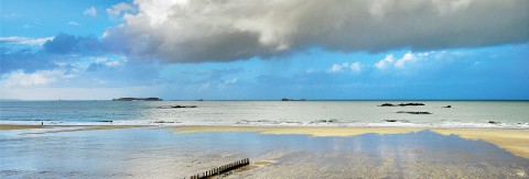 Photo Grey sky on Saint-Malo beach, Brittany par Philip Plisson