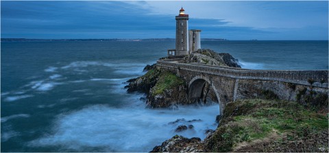 Photo The Petit Minou lighthouse, towards Brest harbour par Philip Plisson