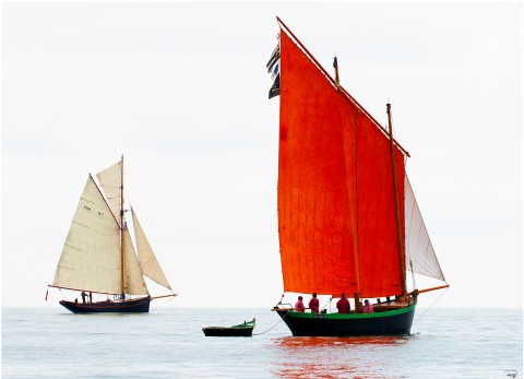 Photo Bateaux de pêche traditionnels en mer - Bretagne par Philip Plisson