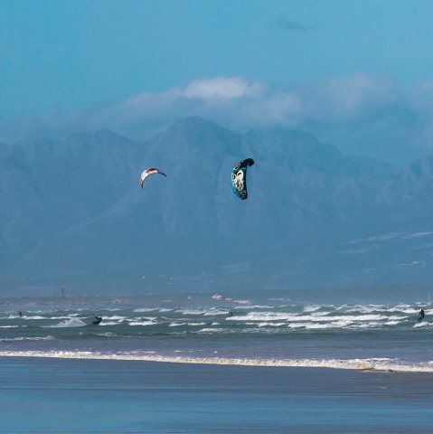 Photo Trio Kite surfing par Philip Plisson