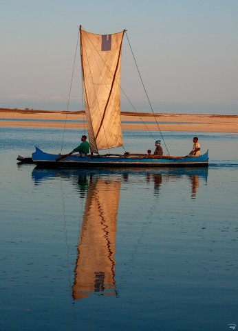 Photo Dhow sail reflection - Madagascar par Philip Plisson