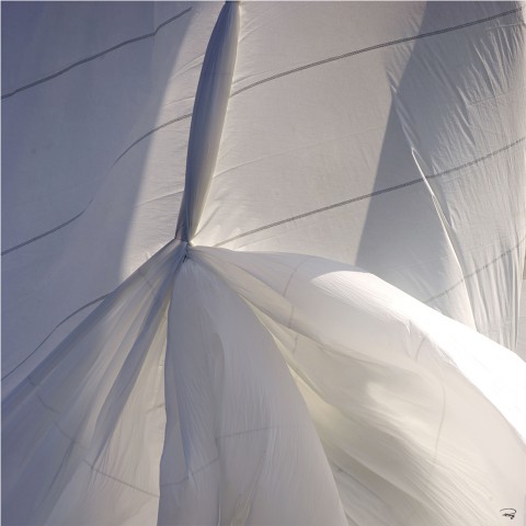 Photo Lowering the sails par Philip Plisson